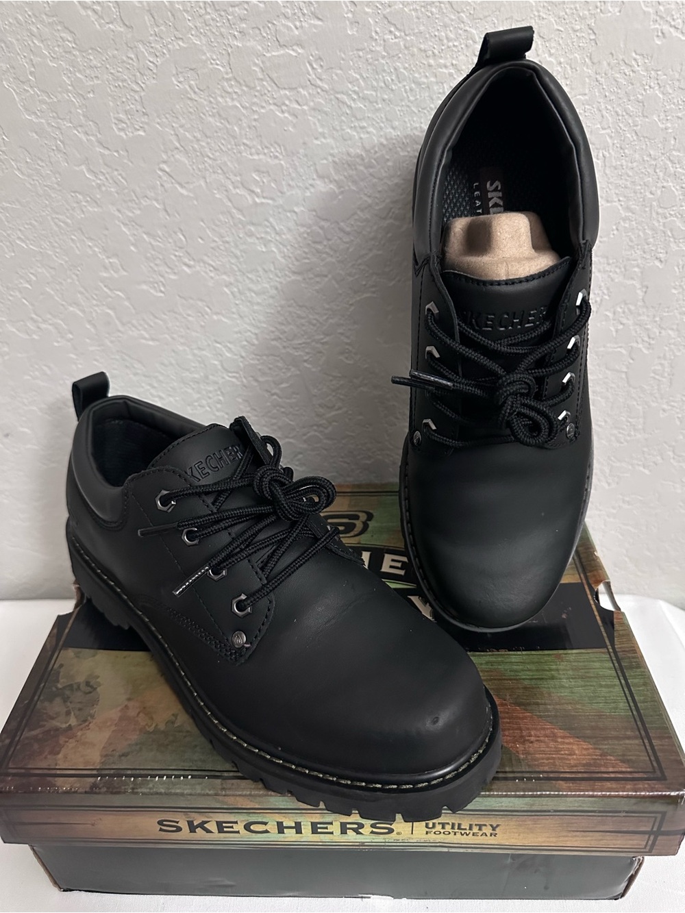 Skechers Men's Tom Cats Casual Dress Shoes Size 9.5 Black Leather NIB